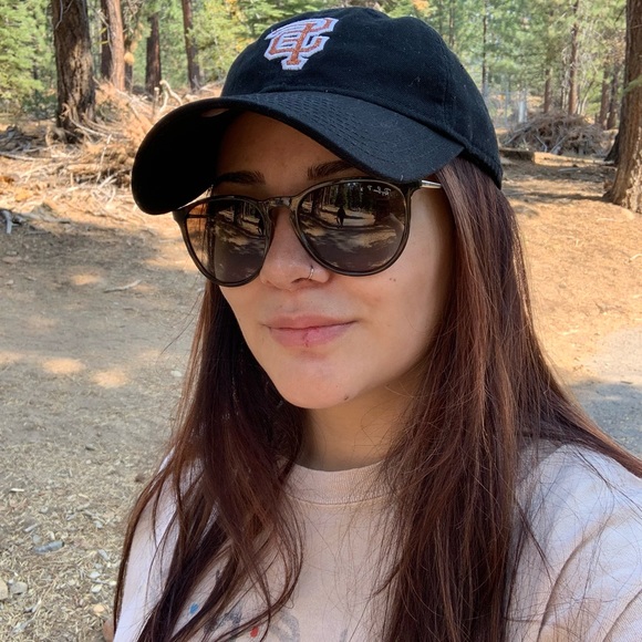 Meet your Posher, Sayra - Picture 1 of 1